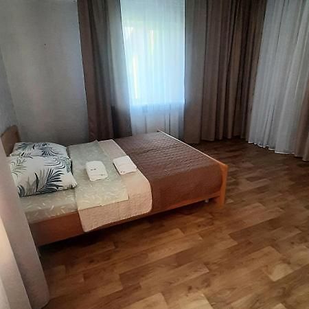 Guest House - Гостевой Частный Дом Днепър Екстериор снимка